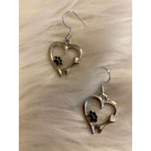 Adorable, heart shaped silver plated earrings with doggy paw and bone - Picture 5 of 5
